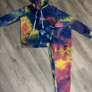 Nike women’s Colorful Tie-Dye Joggers Set